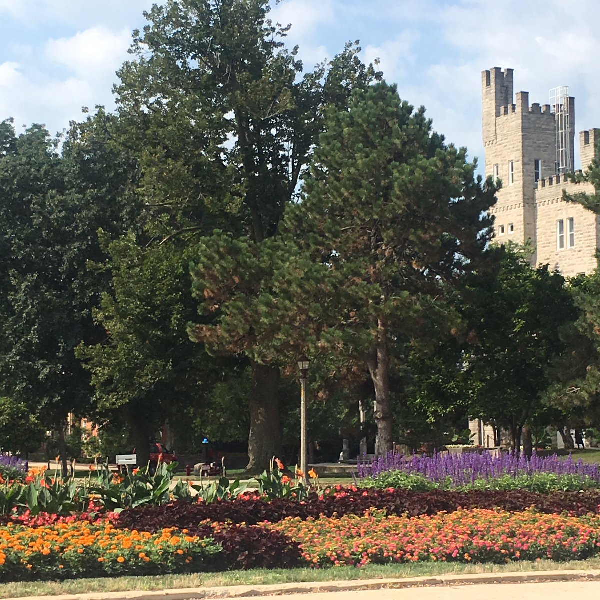 Such a beautiful day at ISU! Can't wait to see the quad filled with our incoming students! #futureRedbird