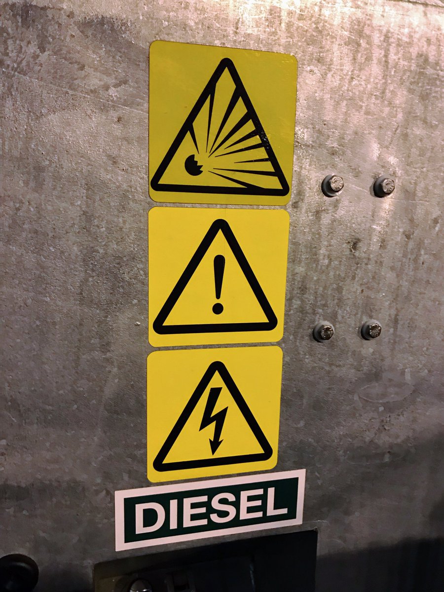 rafi602's tweet photo. This is some great sign action! #explsion #exclamationpoint #lightningbolt #diesel https://t.co/Ht1MjHUv8H