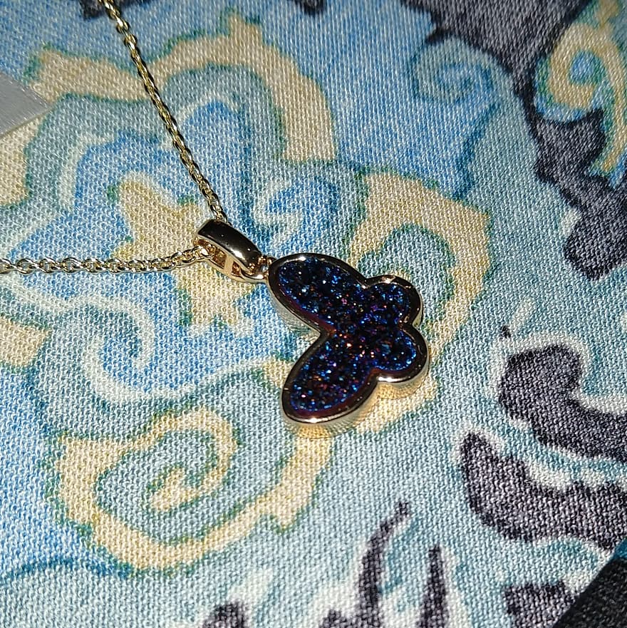 seeking4wisdom's tweet photo. #druzy #butterfly #necklace paired with a #lularoeclassict (available at LuLaRoe Amanda Shreve on FB or Instagram) this #fashionfriday! get your necklace here: https://t.co/0MtvLr3THG #ad #fashion #trendy #pretty https://t.co/bEUkJ6wYZJ