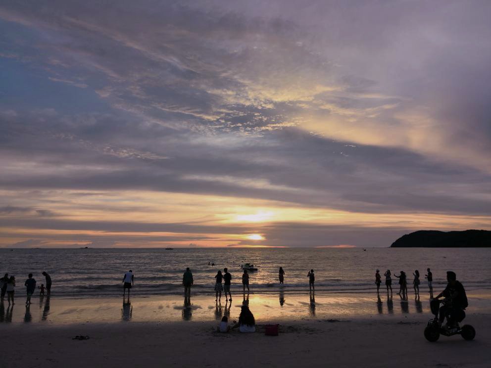 aminuddinnn1's tweet image. Iphone terlalu mainstream untuk photography jom tengok shot aku amik guna vivo y66. Bila kau pakai android memang kena cari lighting boek betul kalau tak memang kena ada ada kegigihan untuk edit dengan details. #androiduser