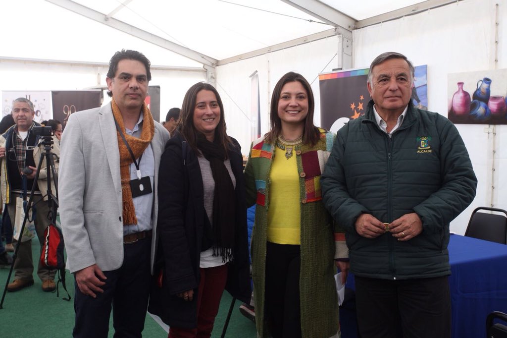 municoncon's tweet photo. Más de 1.000 personas participan de la IV Feria Laboral de Concón que se realiza en la Avanzada Cultural (Av. Concón-Reñaca Oriente Esq. Chañarcillo) es hasta las 14 horas !! @SENCEValpo @SenceChile @OmilConcon https://t.co/5KKV7aVLjb