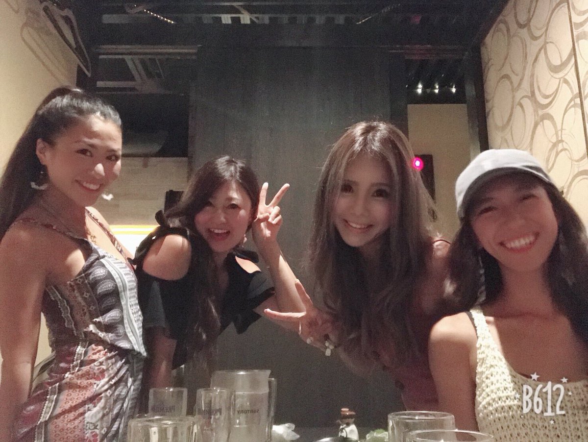 nakamurajunko_2's tweet photo. ゆーなちゃんおかえりなさい💕
#一時帰国
#渋谷集合
#サントリーガール
#サントリーボーイ？
#時間は海
#smile  
#friends 
#love 
#shibuya
#suntory 
#promotiongirl 
#joffice
#modelagancy https://t.co/6kb4V2304k