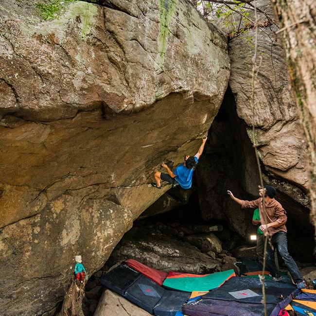 HippyTree's tweet photo. Crash pads, check. Spotters, check. Creepy doll for motivation, check. Tribesman Jimmy Webb knows all the essentials for a good day of climbing in the New River Gorge, West Virginia. Photo by our pal Kevin Takashi Smith. #surfandstone #hippytreetribe https://t.co/AccWkGOCCn