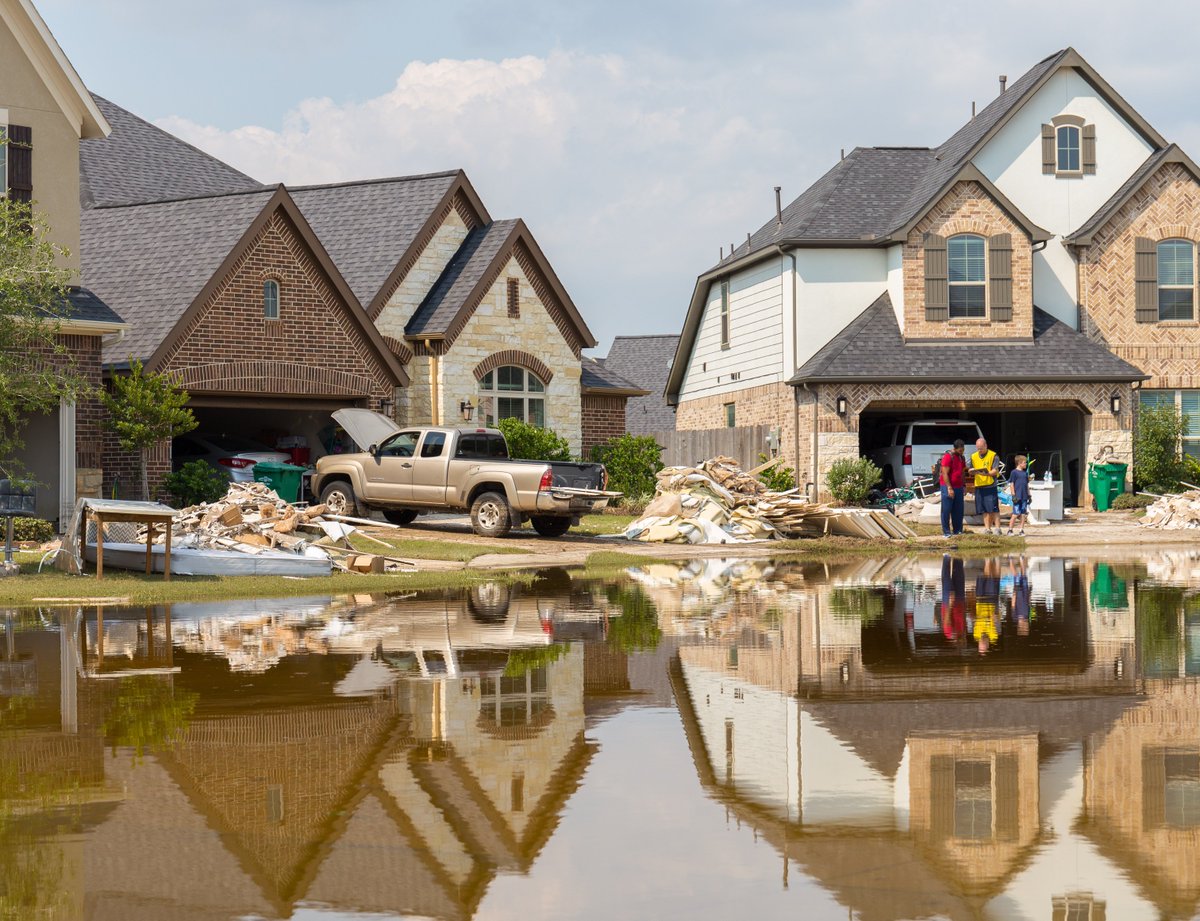 cityoftoronto's tweet photo. Protect your home from severe weather by taking part in the Toronto Home Resilience Program. For a subsidized price of $95, the first 200 homeowners receive emergency preparedness resources &amp; a flood risk assessment: https://t.co/20u2O2w6tx https://t.co/mQaf0WQD3O