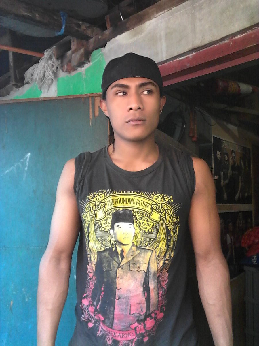 Ferdiatbgmail3's tweet photo. Habis plng kerja lngsung lthan capek bnget https://t.co/UiaDToHAZs