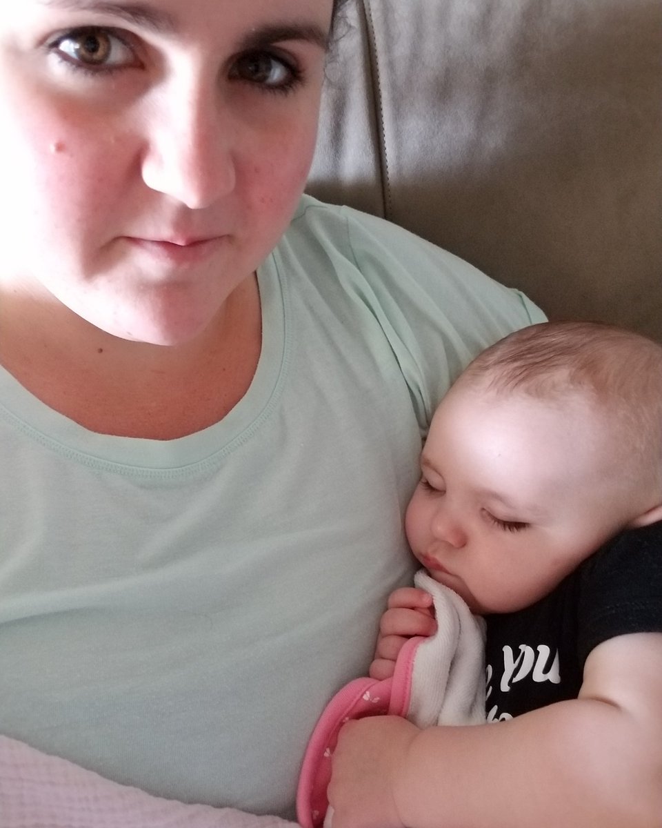 DunphyDay's tweet photo. Last day of maternity leave means no makeup, no frills, just cuddles. #atleastishowered #cuddlealldamnday #4gloriousmonths https://t.co/1Z8mv2c1uM