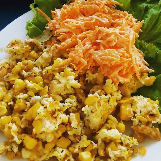 ArmourWarpaint's tweet photo. Yesterday's supper. Fried corn with egg and carrots.
.
.
.
.
.
.
.
#corn #friedcorn #carrots #carrotsalad #healthylifestyle #vegetarian #vegetarianmeals #vegetariansupper #veggie #veggiedinner #eatingclean #eatinghealthy #thatwasdelish #foodie #foodisgoo… https://t.co/raGCpq4Vo5 https://t.co/iXbP55taWV