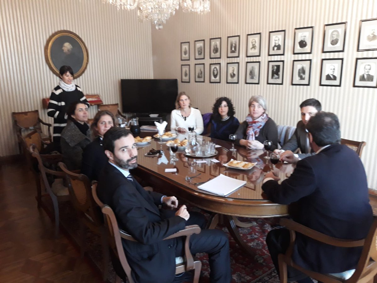 ArgentinaEnUru's tweet photo. Ayer recibimos a expertos argentinos para abordar el proyecto sobre “Fortalecimiento de mecanismos de protección de DD.HH. de personas privadas de la libertad”que está desarrollando la @PPNArg y el @OfiComisionado  Participaron funcionarios de @ArgentinaEnUru y @ArgEnMontevideo https://t.co/7WOXAa5ODP