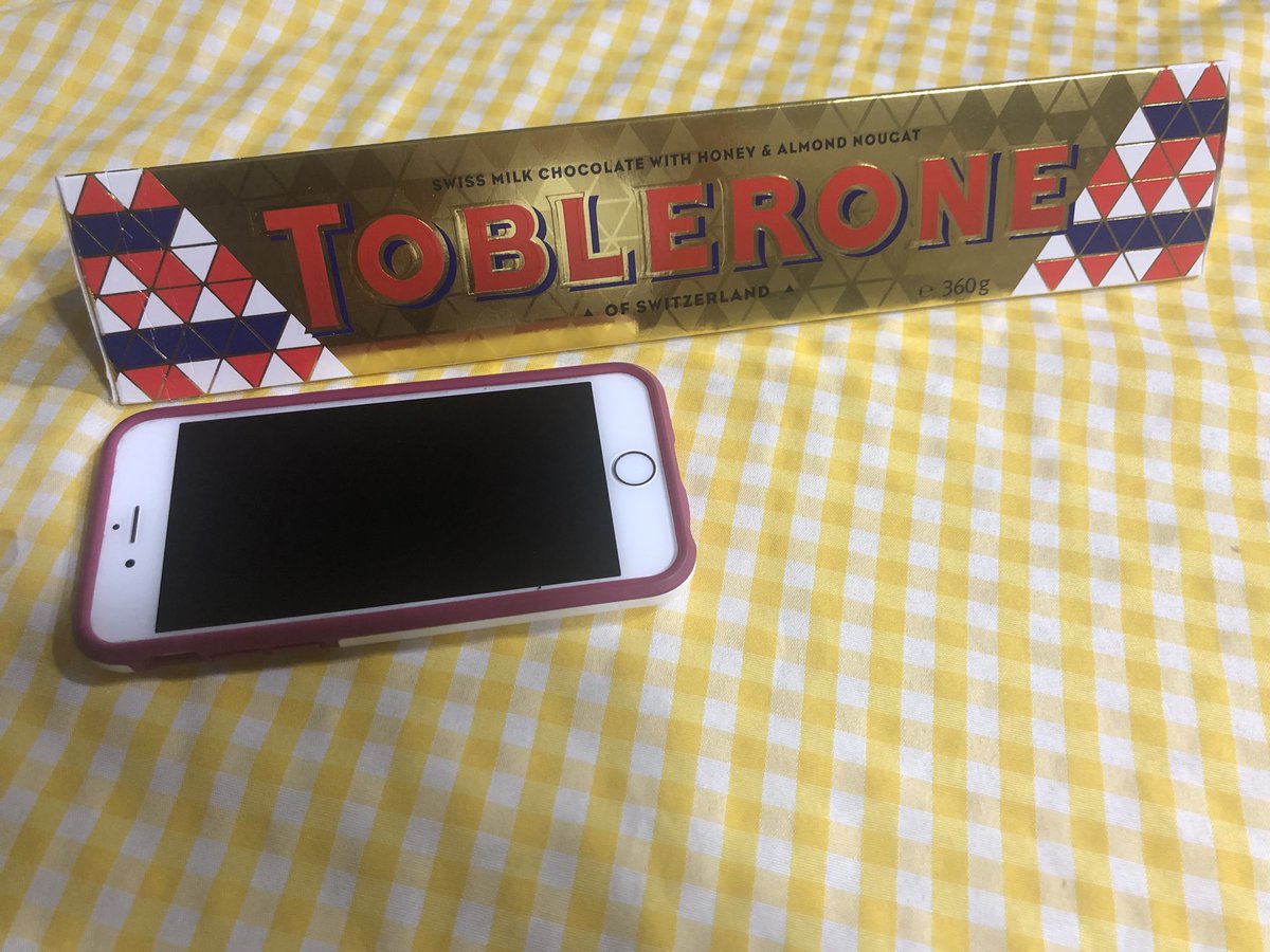 Maluisacomunica's tweet photo. Un pequeño chocolate que me regalo mi hermana 😋😋😋😋😋 #chocolateeeee #MaluEnAmor https://t.co/bKo6njkVOY