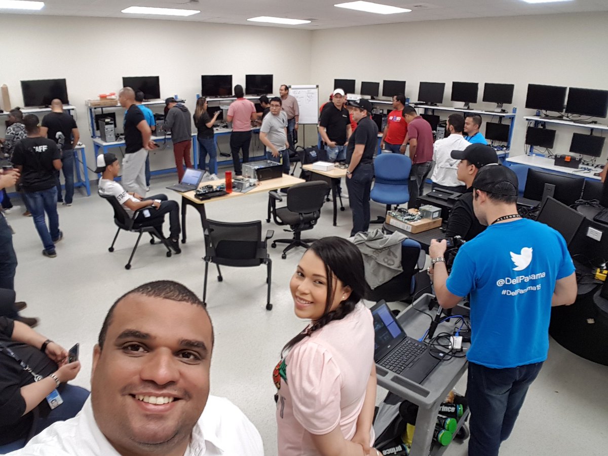 aaparicio30's tweet photo. Competencia de armado de equipos... aqui esta en juego el orgullo! #IronTech18 #DellPanama15 https://t.co/AFFc2ooIx4