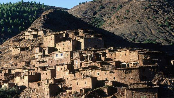 franceinter's tweet image. #VoyageEnTerreIndigène au #Québec pour rencontrer des artistes qui prennent la parole après les révélations sur le sort réservé aux #Amérindiens dans les pensionnats, et au #Maroc, où les traditions berbères sont devenues la fierté du pays
franceinter.fr/emissions/voya…