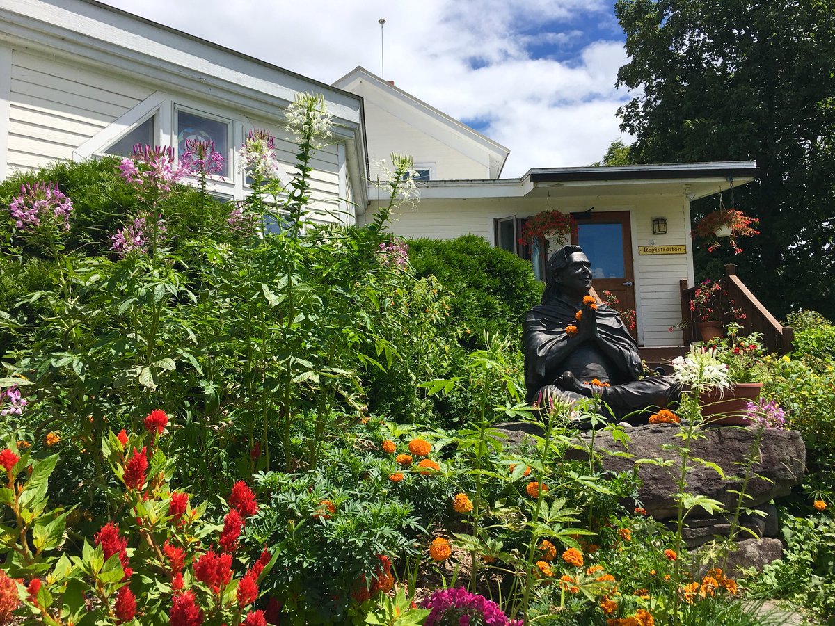 SivanandaRanch's tweet photo. First day of August TTC and a more beautiful it couldn’t be!   
May your day be blessed! #ashramlife #Sivanandayoga #yogalife #yogateachertraining #blessings https://t.co/Wx3wsinljK