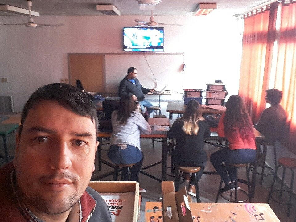lealailton's tweet photo. @FLL_Uruguay #INTOORBIT @KosmikL6 @L6String  Equipos de liceo6 trabajando en desafio robot y armado de pista https://t.co/uQDLZOdgqH