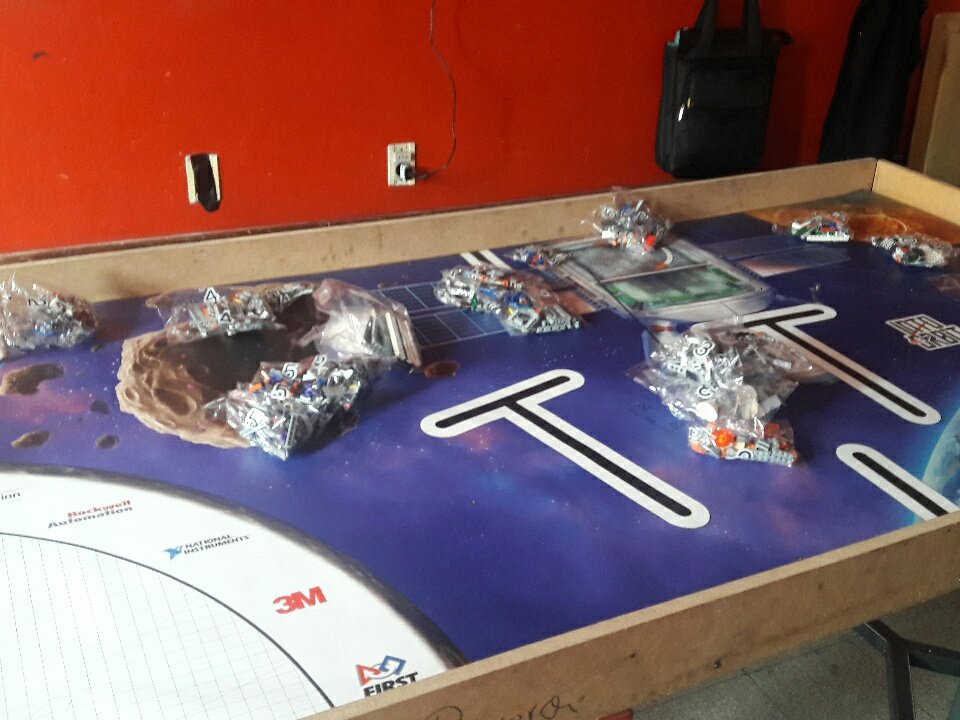 lealailton's tweet photo. @FLL_Uruguay #INTOORBIT @KosmikL6 @L6String  Equipos de liceo6 trabajando en desafio robot y armado de pista https://t.co/uQDLZOdgqH