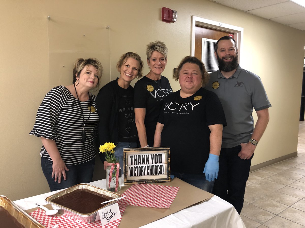 melani_mouse's tweet photo. A huge thank you to Victory Church members for providing lunch to Putnam City Center  and Administration building staff!! https://t.co/gMUv5urLJc