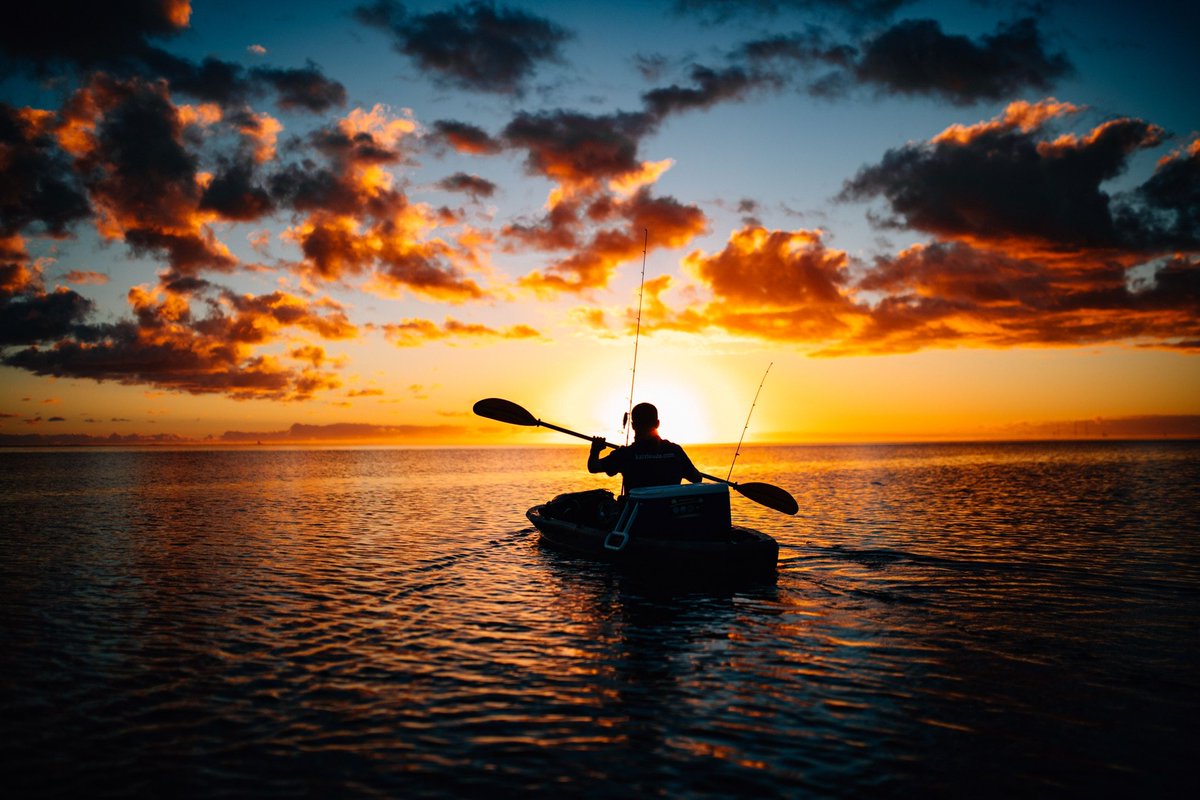 canadabuilds's tweet photo. Chasing the sunrise.  🐟 #fishing

How are you enjoying the warm weather this #longweekend? https://t.co/BPU6oGYnjK