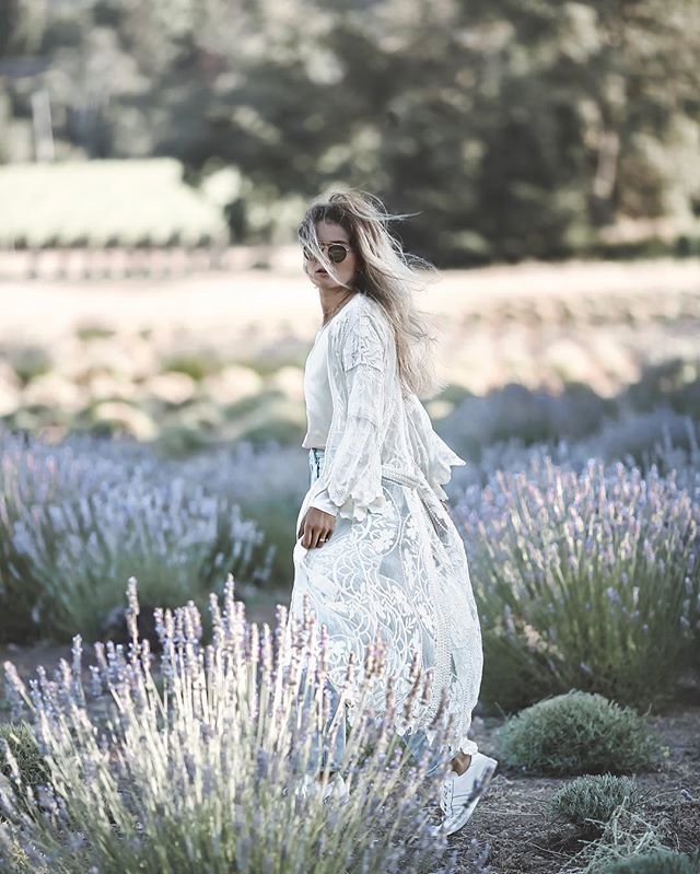 modestalamode's tweet photo. Walk where your heart leads you.. ~Freedom~ #bohochic •
•
•
#modestalamode #modestalamodestyle #modestfashion #modestfashionblogger #freepeople #revolve #revolveme #ootdsubmit #californiablogger #sfblogger #bayareablogger https://t.co/AwiwiHDpPS https://t.co/pd7tpcEMWc