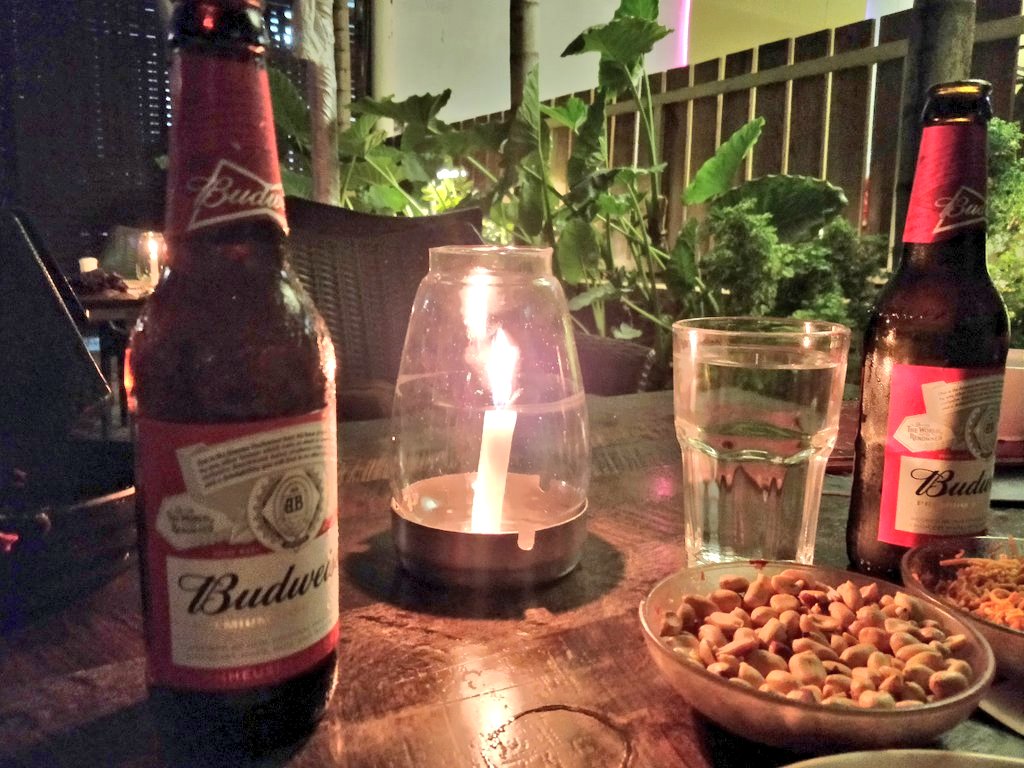 vsurywanshi87's tweet image. With beautiful lady 😍

#Date #2Down