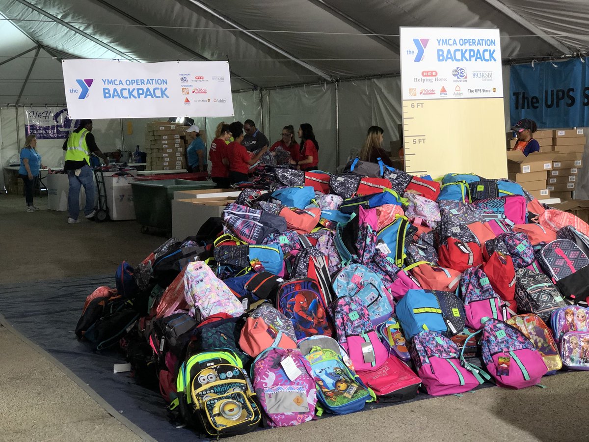 abc13houston's tweet photo. #YMCABackpack 7am vs. 12:00pm 😱 #BackpackMountain is still growing! #OperationBackpack https://t.co/A5ip5baJyH