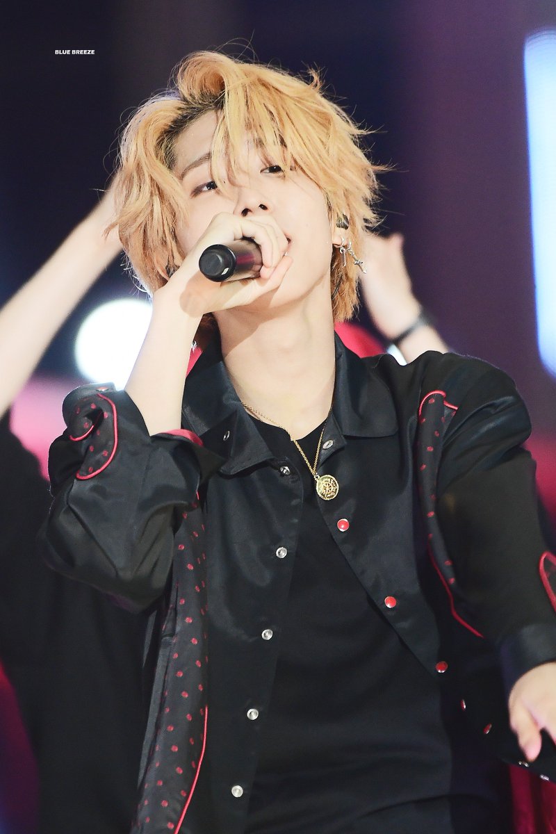 bluebreeze0914's tweet photo. 180802 KMF    

#스트레이키즈 #한지성 #STRAYKIDS #HANJISUNG https://t.co/ovcmjTo4JY