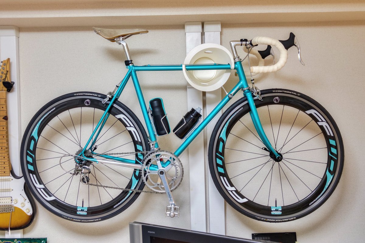 SEAN__SING's tweet photo. 🚲
ディープリムで
「ちょいワル仕様」（爆）
https://t.co/R7n6Wne2Qo
#ロードバイク #ブリジストン #自転車のある風景 #自転車 #サイクリング #ポタリング #ファインダー越しの私の世界 #シマノ 
#デュラエース #ロードバイクのある風景 #グリーン #クロモリ #ディアウォール 
#roadbike https://t.co/MHPgG4Bf8b