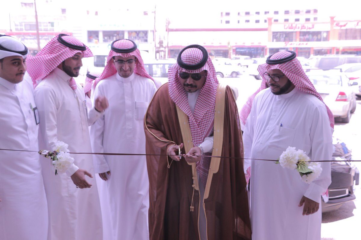 Jawal_Jazan's tweet photo. دشن محافظ #بيش الأستاذ حسن أبو شرحة وبحضور مدير عام #البريد بمنطقة #جازان بالنيابة الأستاذ محمد حبيب برعي ومدير المنطقة الجنوبية لشركة إرسال الاستاذ ابراهيم ال شريف فرع شركة #إرسال في المحافظة وذلك لخدمة المواطنين والمقيمين. https://t.co/F81tkzSLoD