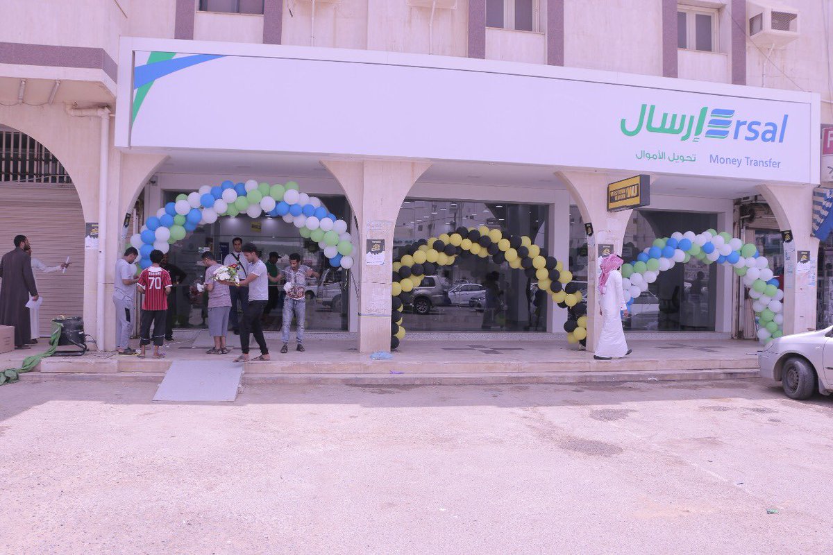 Jawal_Jazan's tweet photo. دشن محافظ #بيش الأستاذ حسن أبو شرحة وبحضور مدير عام #البريد بمنطقة #جازان بالنيابة الأستاذ محمد حبيب برعي ومدير المنطقة الجنوبية لشركة إرسال الاستاذ ابراهيم ال شريف فرع شركة #إرسال في المحافظة وذلك لخدمة المواطنين والمقيمين. https://t.co/F81tkzSLoD