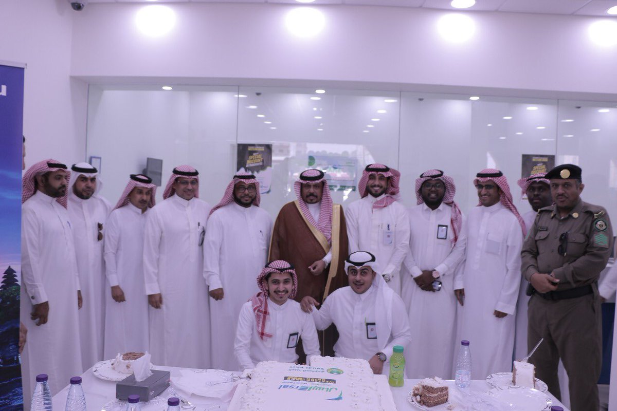 Jawal_Jazan's tweet photo. دشن محافظ #بيش الأستاذ حسن أبو شرحة وبحضور مدير عام #البريد بمنطقة #جازان بالنيابة الأستاذ محمد حبيب برعي ومدير المنطقة الجنوبية لشركة إرسال الاستاذ ابراهيم ال شريف فرع شركة #إرسال في المحافظة وذلك لخدمة المواطنين والمقيمين. https://t.co/F81tkzSLoD