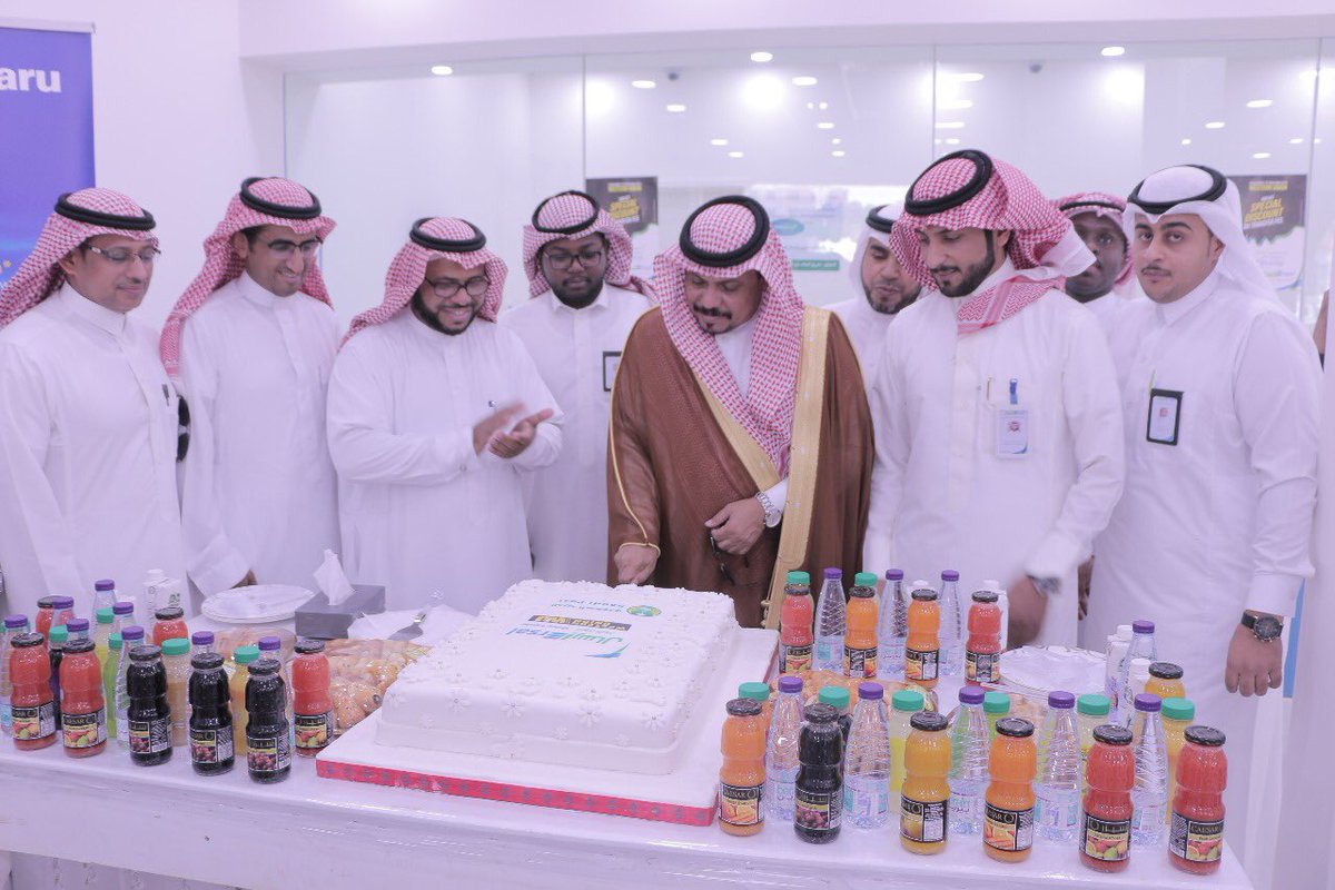 Jawal_Jazan's tweet photo. دشن محافظ #بيش الأستاذ حسن أبو شرحة وبحضور مدير عام #البريد بمنطقة #جازان بالنيابة الأستاذ محمد حبيب برعي ومدير المنطقة الجنوبية لشركة إرسال الاستاذ ابراهيم ال شريف فرع شركة #إرسال في المحافظة وذلك لخدمة المواطنين والمقيمين. https://t.co/F81tkzSLoD