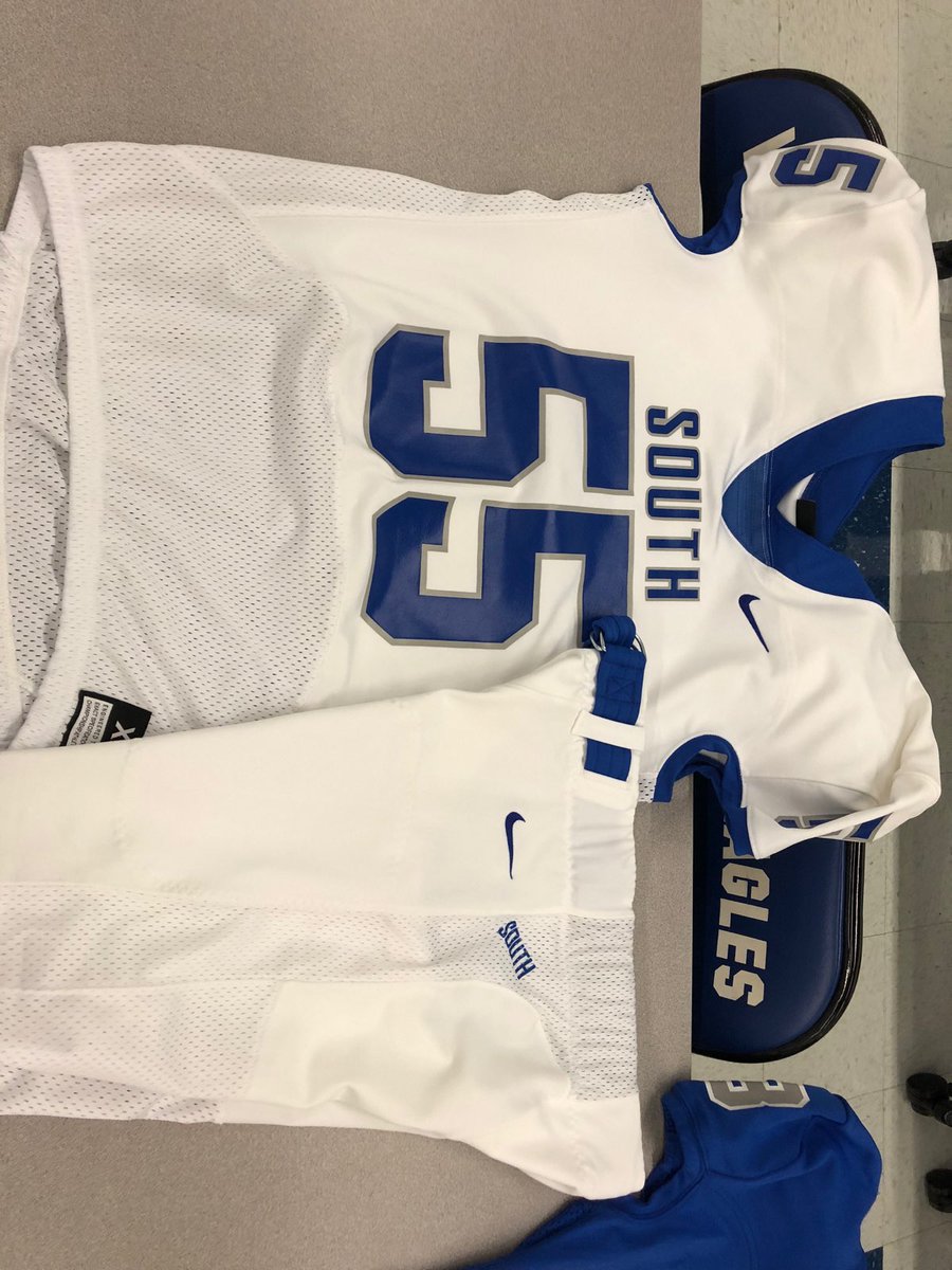 BSNSPORTS_GA's tweet image. @SFHS_Football with the FIRE new uniforms. #BSNSports #HeartoftheGame