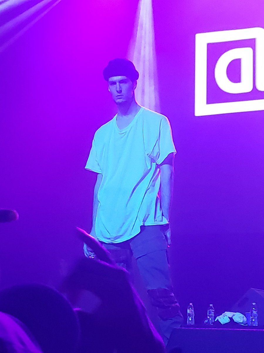 davesesh's tweet photo. my favorite photos of @TeamSESH that I took last night at the Dallas show #sesh #Americanwastelandtour #SHWB https://t.co/wn4L2EchzS