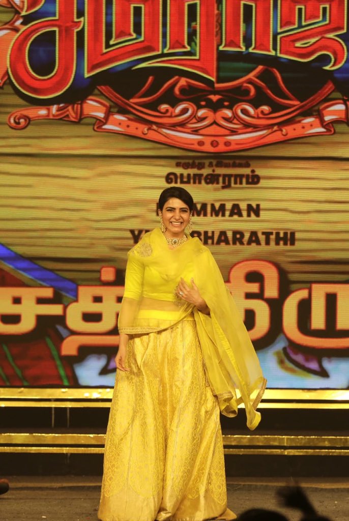 JeenuSamDarling's tweet photo. Unna vitta yaarum
Yenakkile......
Paaru paaru ❤❤❤
Queen @Samanthaprabhu2 for #SeemaRaja #SeemaRajaIsaiThiruvizha
Lehenga: #Raw_Mango
Jewelry by: #Birdhichand
Styled by #devs
#SamanthaAkkineni https://t.co/vDezX3HHCb