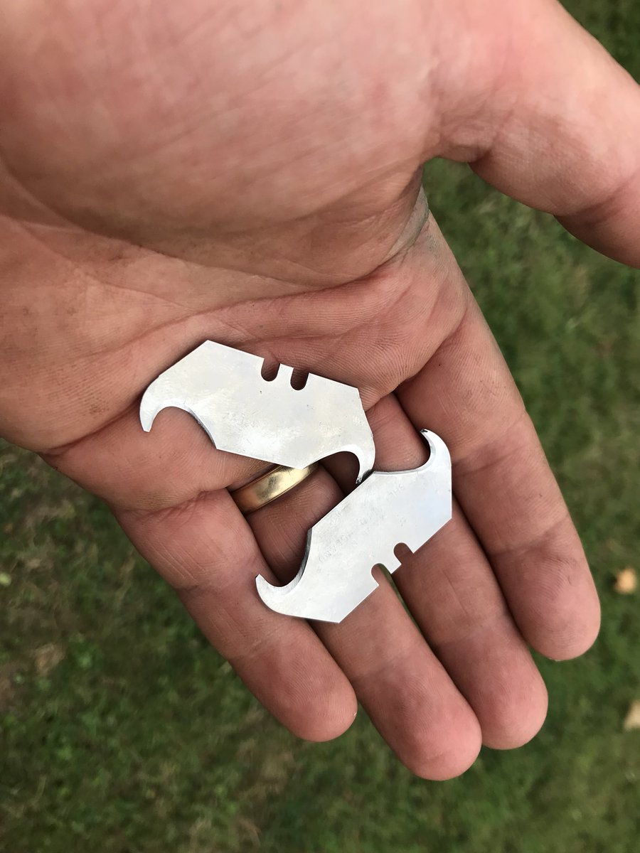 ExeValleyLamb's tweet photo. There are some sick weirdos in this world. Found these Stanley blades in a sheep feeder today. Could easily cut the mouth of a sheep. #whythehell #hatefull #sick #devon #exeter #exminster #sadindividuals https://t.co/clZZCe4w15