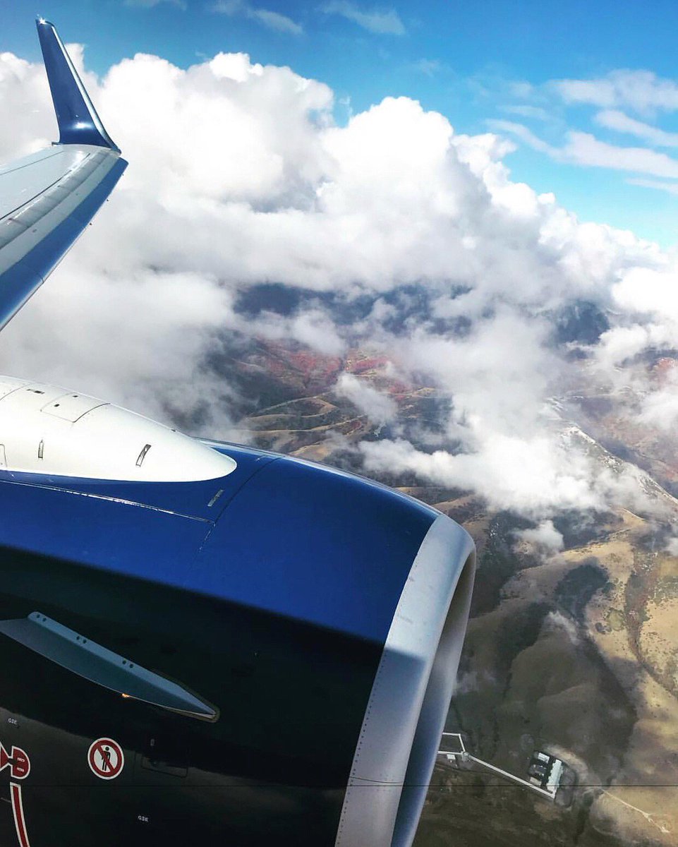 UpsideTravel's tweet photo. Another successful week of #BusinessTravel for the books โ๏ธ
Where are you flying to & from today? ๐ซ Share your #FlyHomeFriday views with us on Instagram (https://t.co/V9sG6L5xeU) then find out what other biz #travelers are up to: https://t.co/jGAgO8WDBW! https://t.co/OuWYsyU4Az