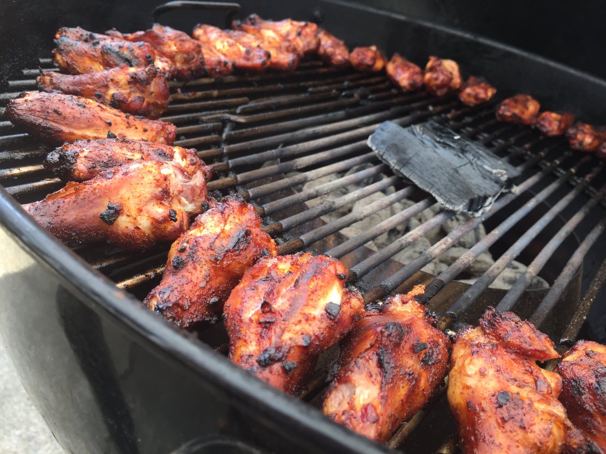SabSportsShotz's tweet photo. @Thermapen @barkerbbq On my @WeberGrills kettle with the #BBQVortex and a couple hickory or mesquite chunks for a kiss of smoke. Spot check with my #thermapen and enjoy! #amazingwings https://t.co/qELlNNWDm7