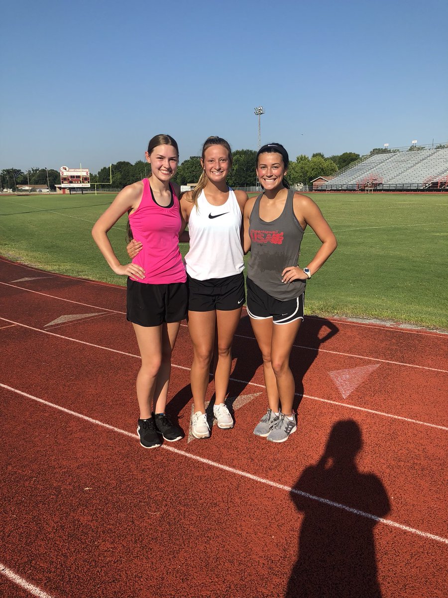 rylee_shugart's tweet photo. From our first 2-a-days to our last🏐 #seniorszn https://t.co/7yickKzcjf