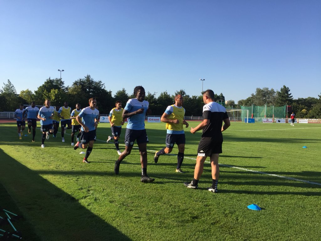 ToursFC's tweet photo. 🌡 36 degrés !
Les joueurs sont à l’échauffement et les organismes sont déjà soumis à rude épreuve sous la direction du staff !
#SCOTours https://t.co/Ea35ID1J6x