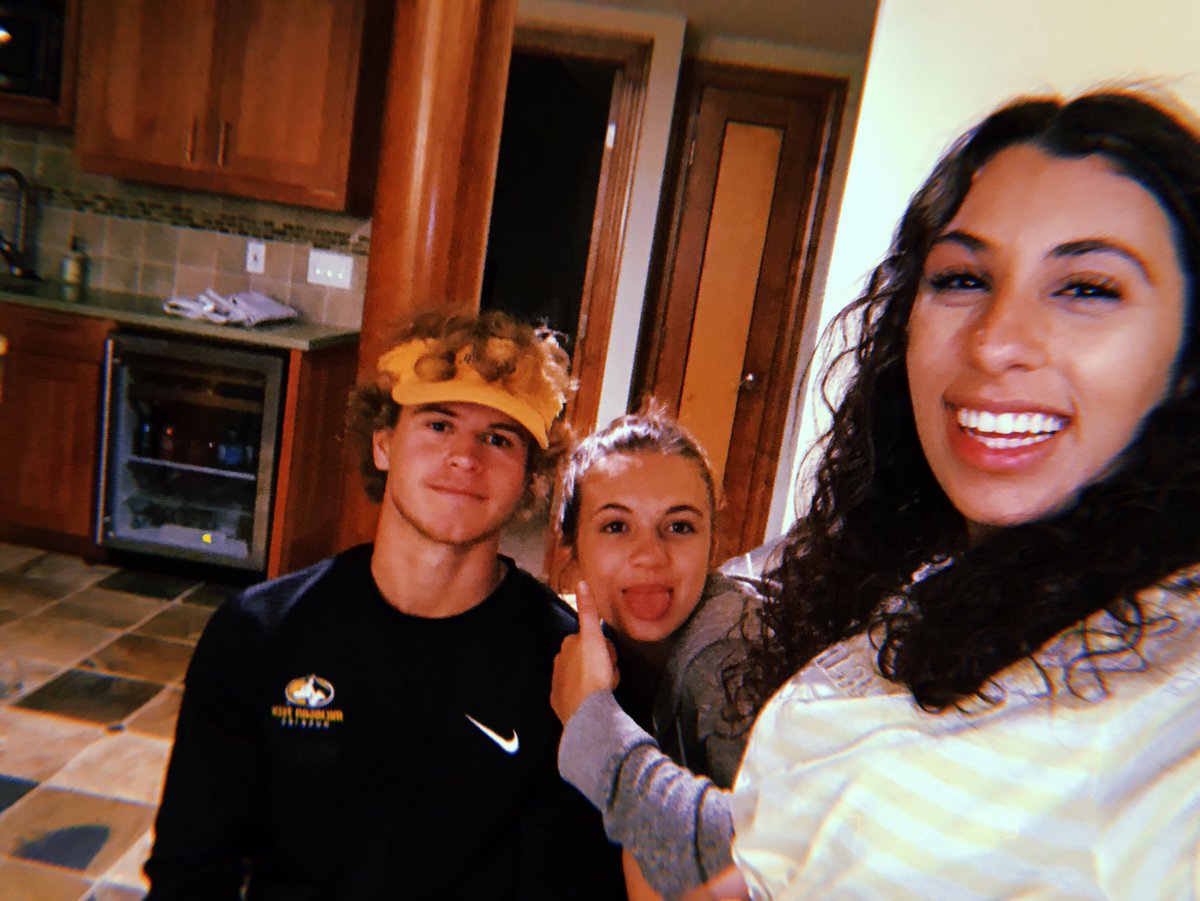 rosspat4's tweet photo. Happy birthday @olivebossche sad im not with you but have a crazy day🍾🎉 https://t.co/UpvYstPjEp