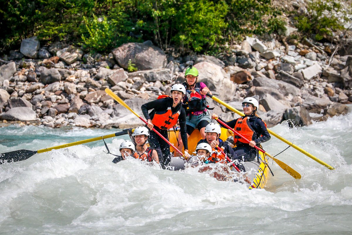 It's #friyay !! Celebrate your weekend and join the rafting party!