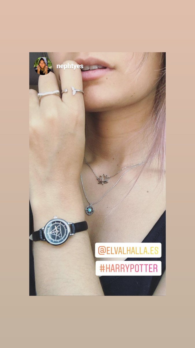 Elvalhalla_es's tweet photo. Clientas con estilazo luciendo nuestros relojes molones de #HarryPotter . Si tú también quieres lucir así de estilos@ aquí los tienes
👉https://t.co/J3SAzU2b0G
Muchas gracias por la foto!! #relojes #estilazo #clientasmolonas https://t.co/hISL0BMqbZ