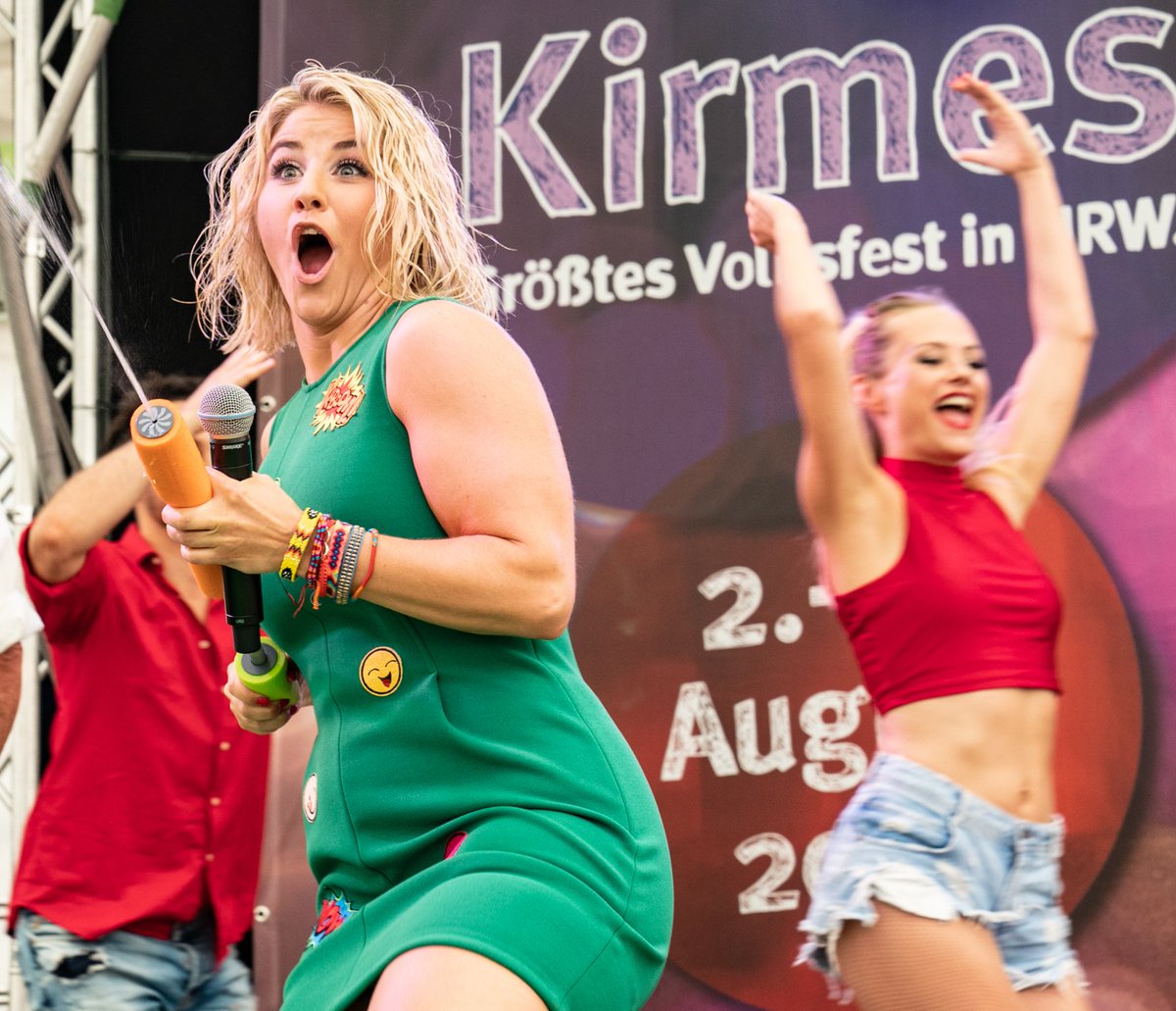 CrangeOffiziell's tweet photo. Seit heute Nachmittag ist die Cranger Kirmes auch offiziell eröffnet. Alle Infos dazu findet Ihr auf unserer Website. #CrangerKirmes #Crange2018 #HeimatLiebeCrange
https://t.co/zjYluZnEom https://t.co/kllcnUlKNT