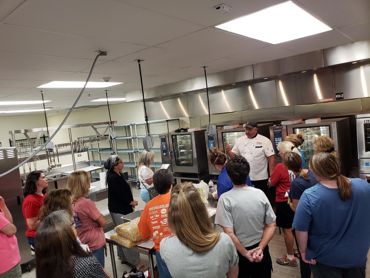 wcsFood's tweet photo. WCS Cafeteria staff training on the @RATIONAL_AG Ovens at our newest K-8 school, Thompson Station Elem/Middle. https://t.co/unQUqHfxKg