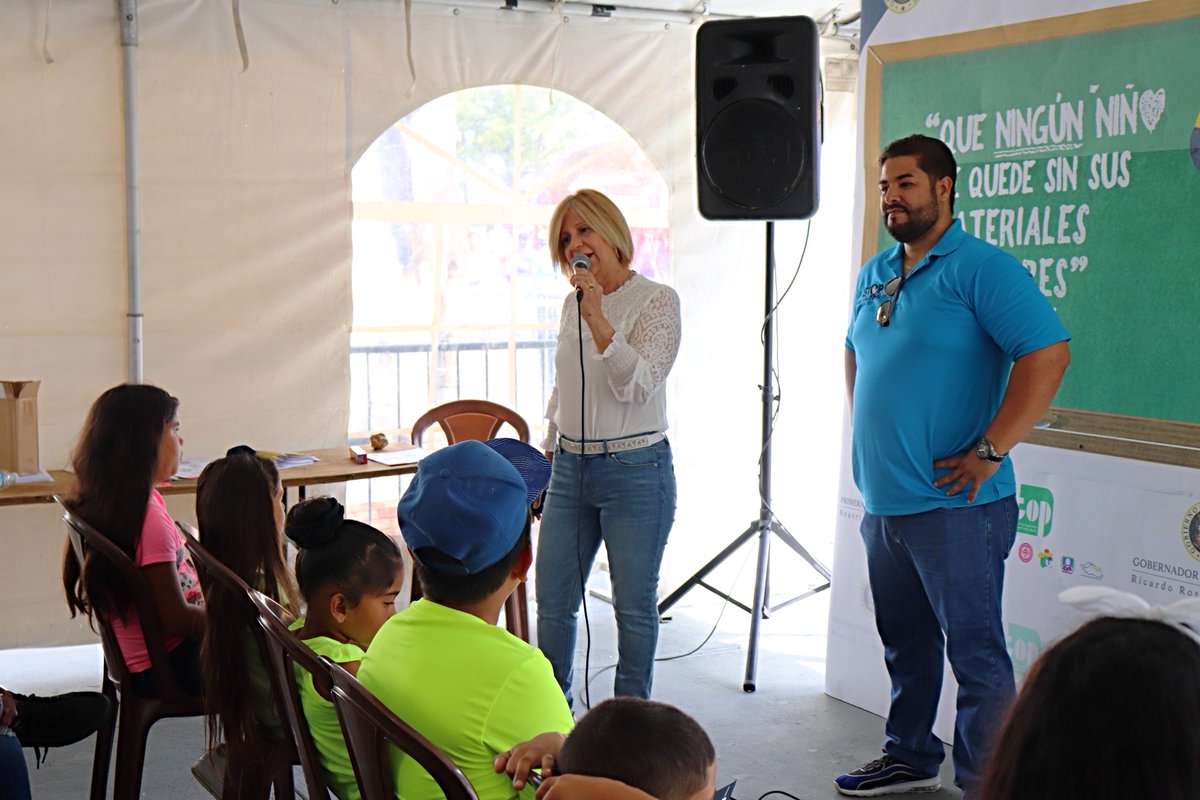 NETPRonline's tweet photo. Además de recibir materiales escolares, hoy, miles de niños y niñas recibieron charlas por los empleados de la #JRTPR contra el #bullying, esto como parte del esfuerzo de @BeatrizRossello en erradicar el acoso escolar. #FortalezaParaTi #EnTuEscuela #back2school https://t.co/OA4ImnYXlj