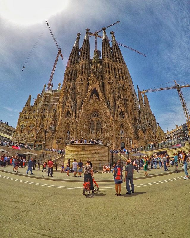 gialupa's tweet photo. #Barcelona, #SagradaFamilia - #beautifuldestinations #instatravels #bestvacations #tripaddicts #wanderlust #worlderlust #TheGlobeWanderer #TeamTravelers #Travelgram #WorldPlaces #passionpassport #gopro #goprohero #gopole #teamgopole #gopronation #gopropaโฆ https://t.co/VFG5xQ31C5 https://t.co/atrYIoWLJm