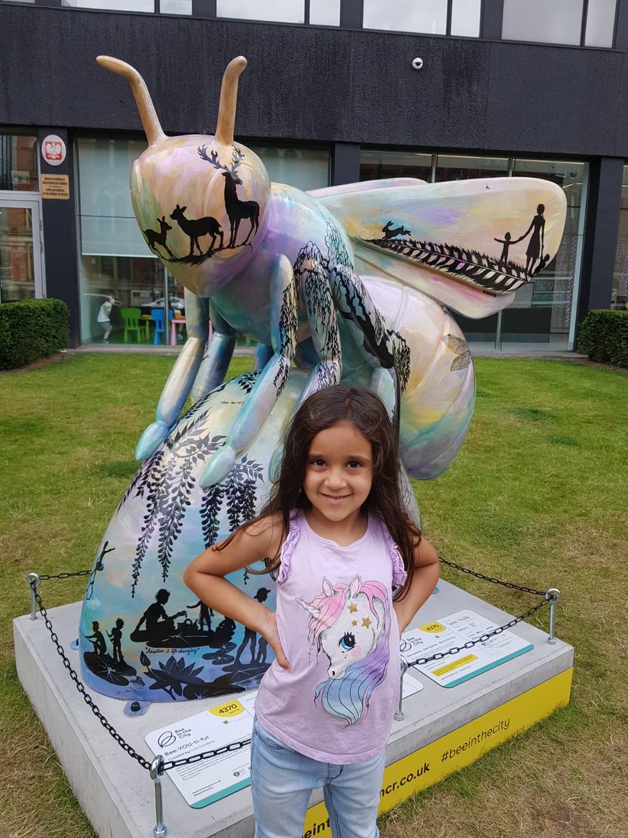 hilary98887546's tweet photo. #BeeInTheCity #beeYOUtiful https://t.co/C4Ps0D5kQ1