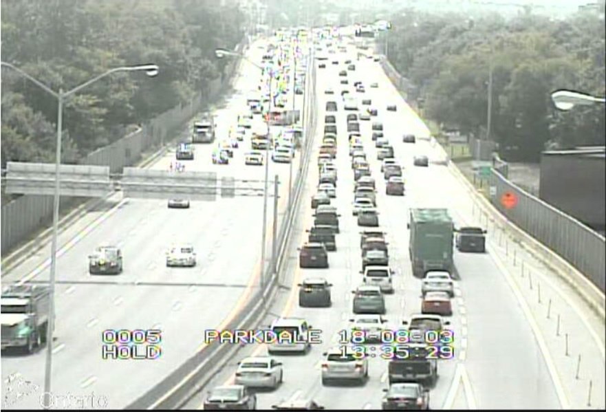 #ottnews #otttraffic  Slow down  eastbound @ Parkdale - crash in the left lane. Police & fire on the scene. https://t.co/Kqj9xvTdgU