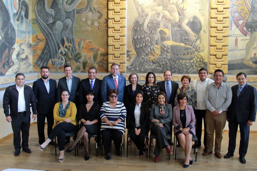 mdevega1's tweet photo. Para explicar relevancia de la #LeyGeneralDeArchivos e incentivar proceso de armonización de las leyes estatales, nos reunimos con el Comité Directivo de la @CopecolMx, un grupo de legisladores comprometidos con la materia. https://t.co/9pFfAkEmKg