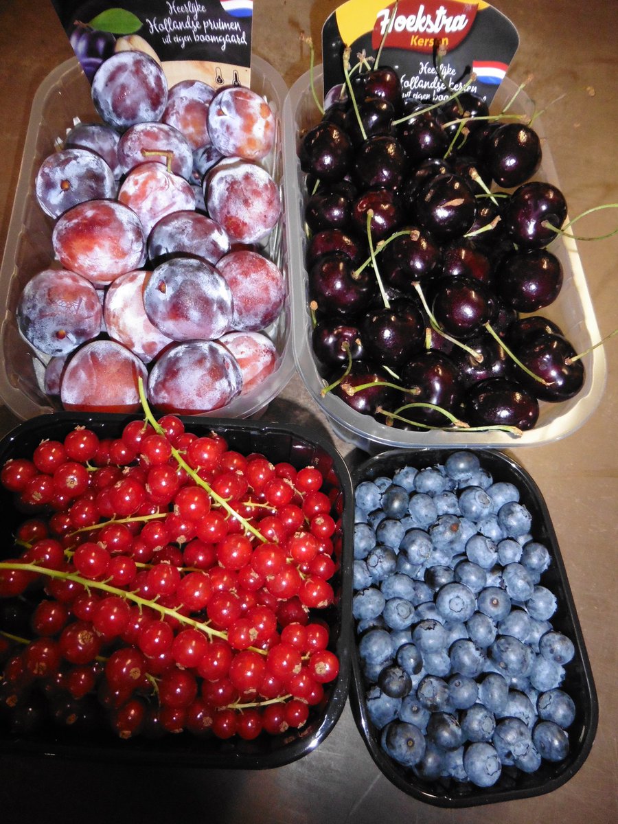 HoekstraFruit's tweet photo. Het is voorlopig nog steeds #kersentijd bij Fruitbedrijf Hoekstra En kersen nemen wij morgen (zaterdag 4 aug.) ook weer mee naar de streekmarktkraam in Emmeloord. #kersen🍒 #aardbeien🍓 #pruimen🍈 #puursap 😋😋 Kom gezellig langs of naar #luttelgeest https://t.co/BzS7kFjGsn