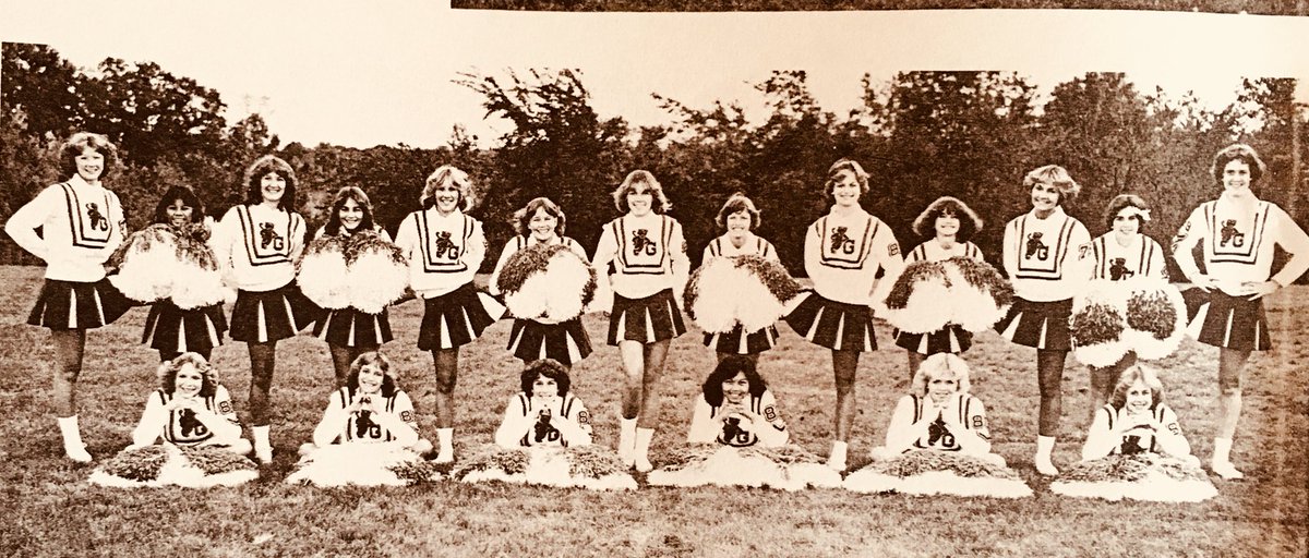GreendalePoms's tweet photo. These are the 78-79 Greendale Poms.  They were the 1st  team to compete in the WI State Pom Competition when it began 40 years ago!  And, we've competed there ever year since.  On Sunday, the 18-19 Poms will be competing at the Fair at 12:15.We'd love to see you there! 
#fbf https://t.co/aJElv5n5P7