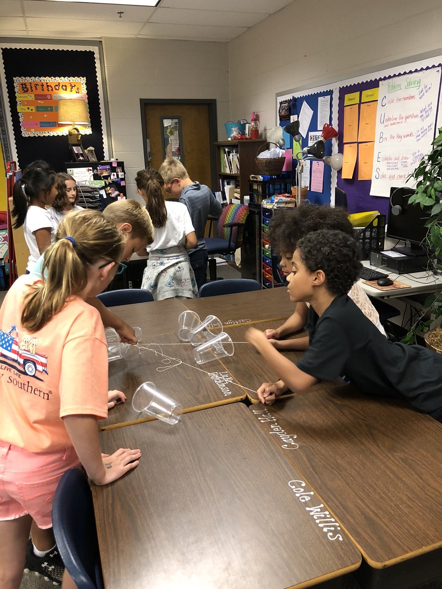 _PaigeGuthrie's tweet photo. @bullardbulldogs Awesome STEM challenge in Ms. Clements’ 4th grade today! Can you stack cups only using string and rubber bands? https://t.co/FxpJlCKHTH